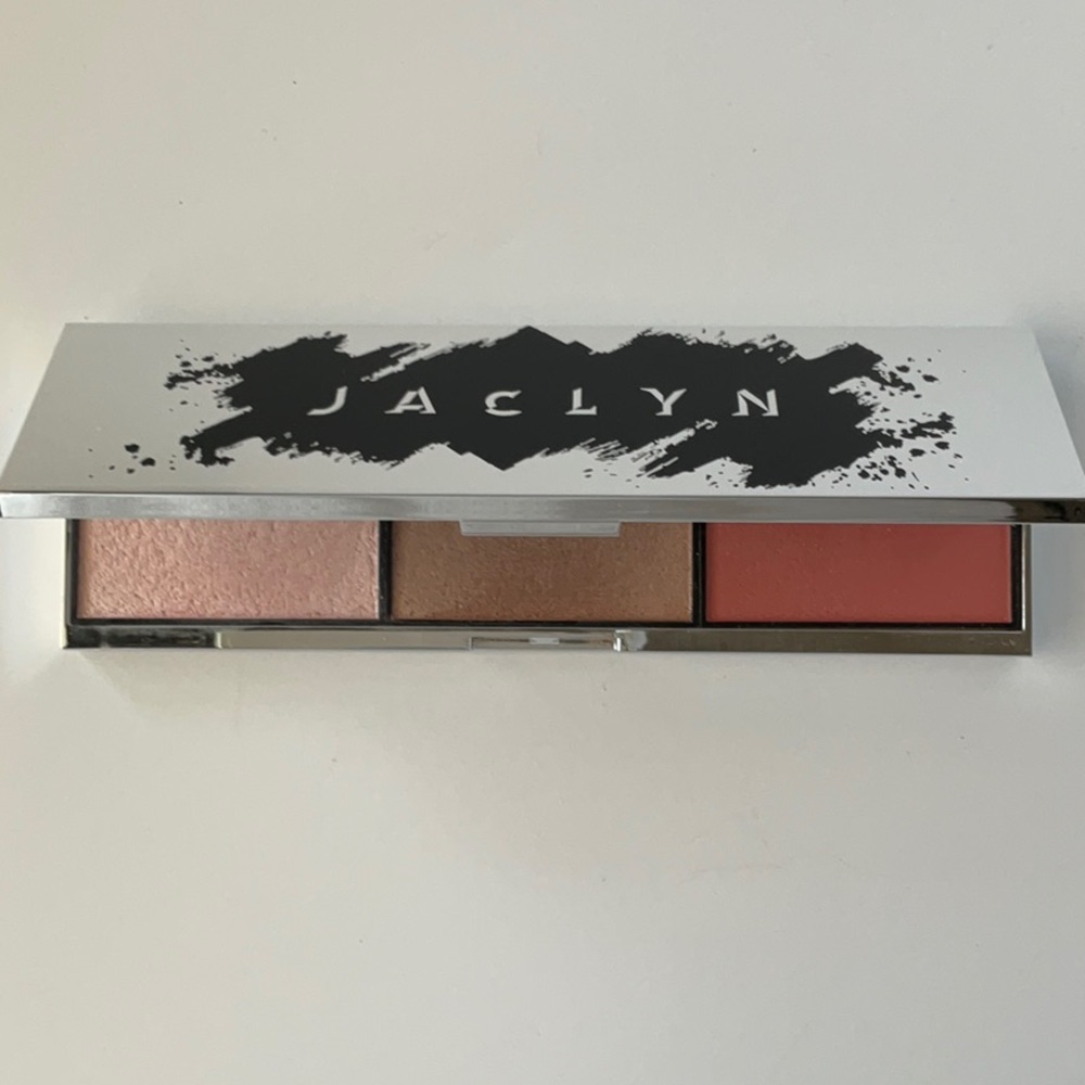 Jaclyn Hill Cosmetics Highlighter & Blush Face Palette in Winter Sun.
